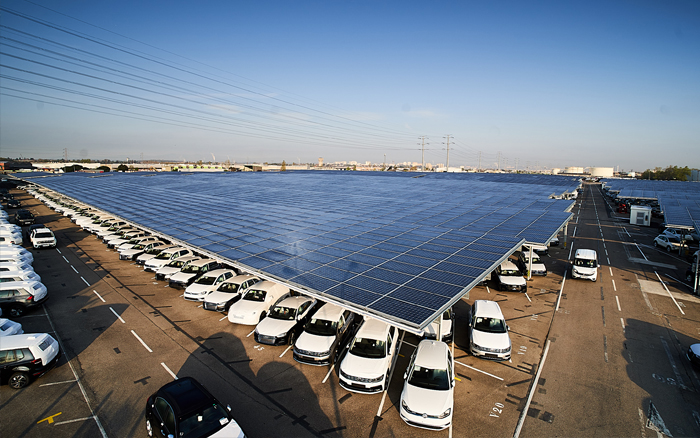 Doppio record in Francia: il più grande impianto fotovoltaico su pensilina e la più grande operazione di crowdfunding